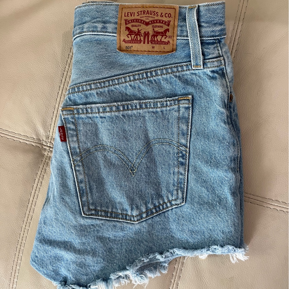 Levi’s 501 classic denim shorts size 27